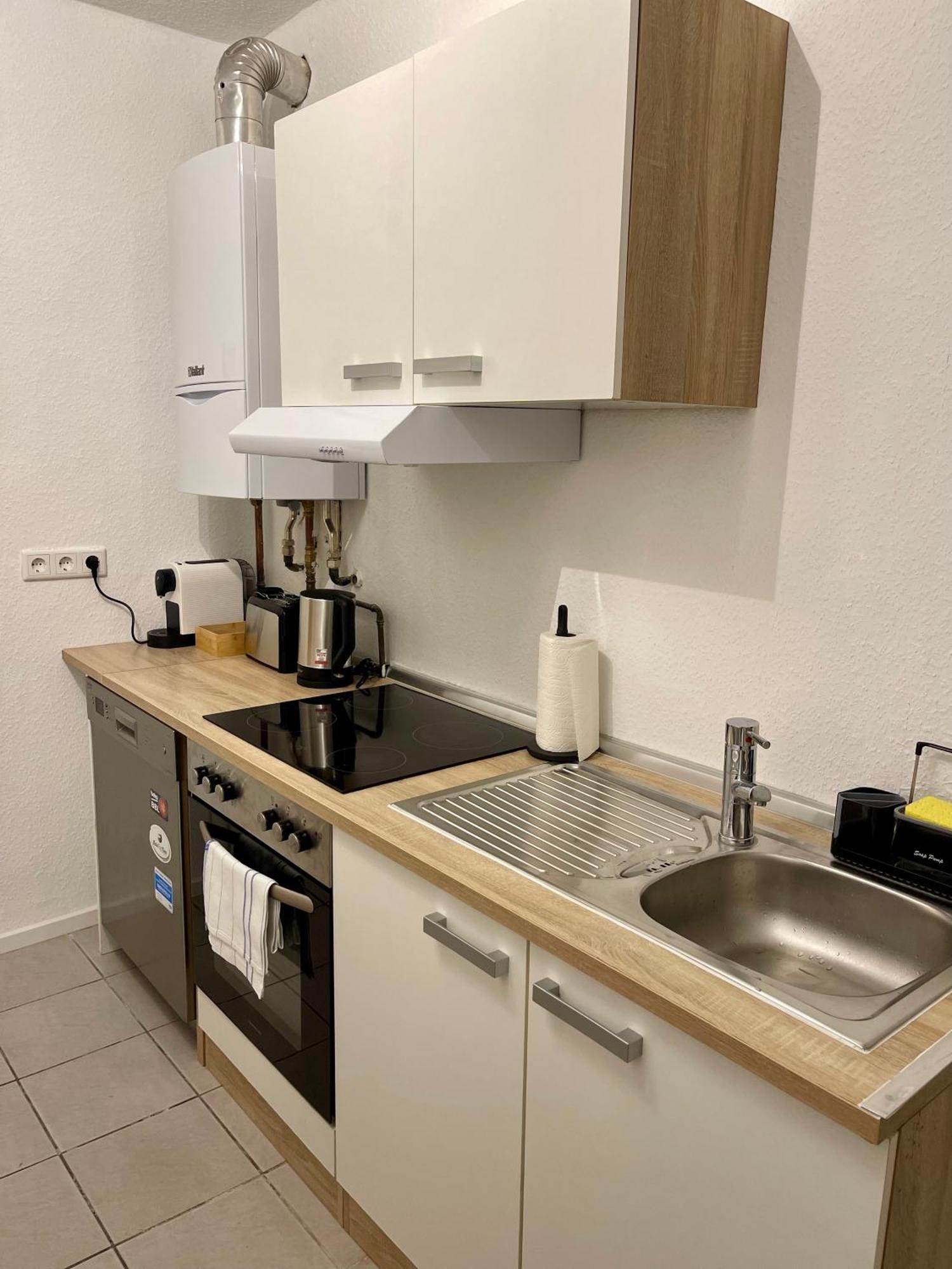 Raha Apartments - Ihr Komfortables Zuhause - Garten - Vollausstattung - Balkon - Parkplatz Касел Екстериор снимка
