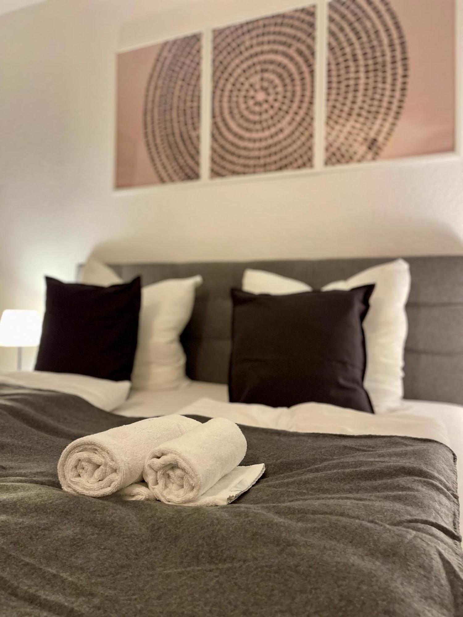 Raha Apartments - Ihr Komfortables Zuhause - Garten - Vollausstattung - Balkon - Parkplatz Касел Екстериор снимка