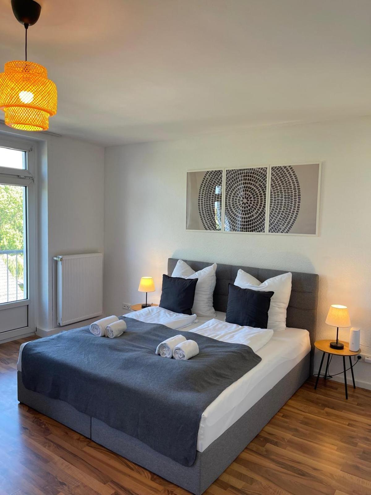 Raha Apartments - Ihr Komfortables Zuhause - Garten - Vollausstattung - Balkon - Parkplatz Касел Екстериор снимка