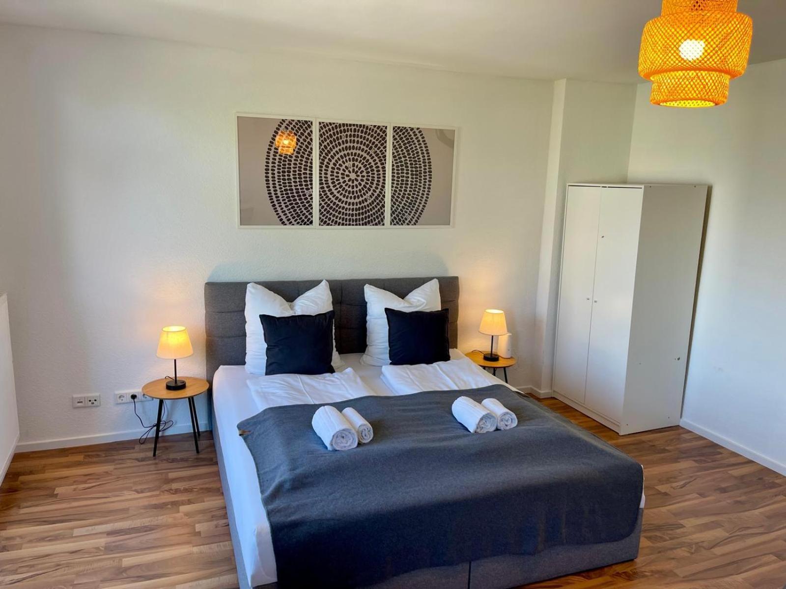 Raha Apartments - Ihr Komfortables Zuhause - Garten - Vollausstattung - Balkon - Parkplatz Касел Екстериор снимка